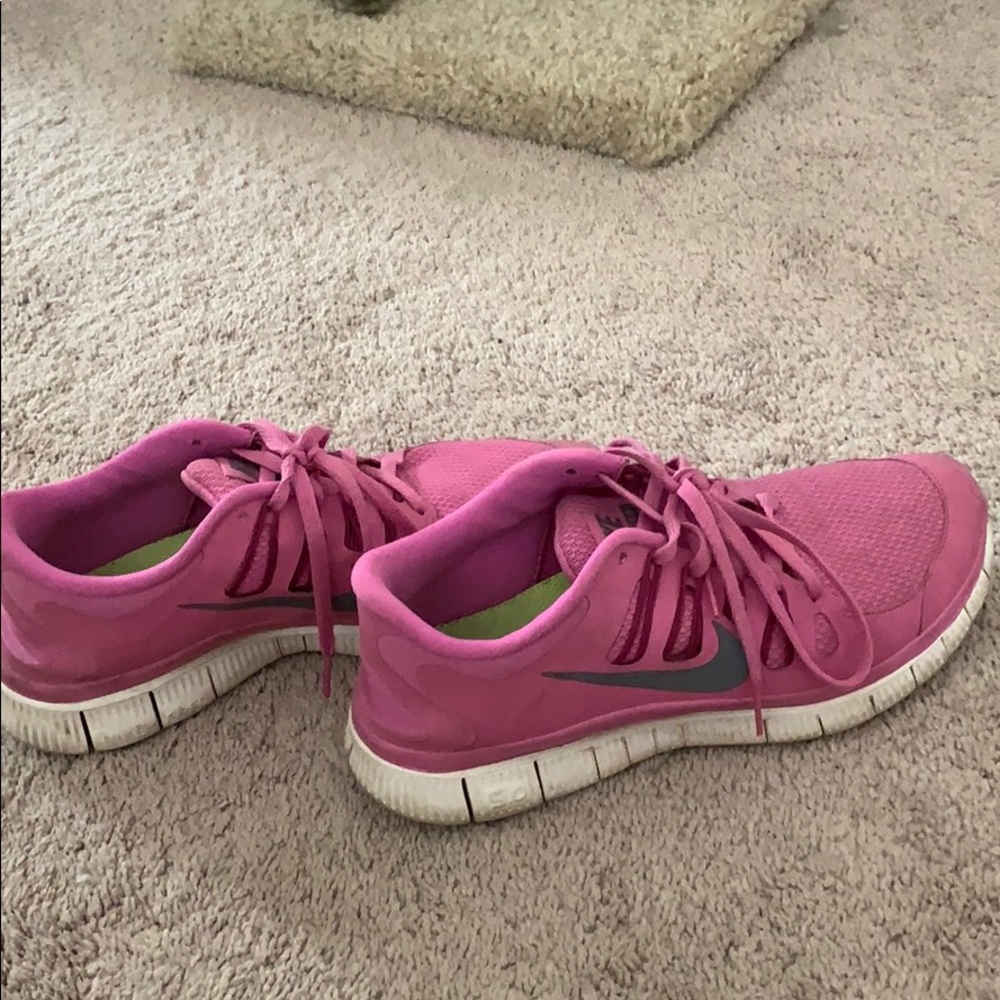 pink nike free runs